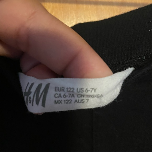 H&M Black Leggings with flip sequin embellishment 6-7 - Picture 5 of 5